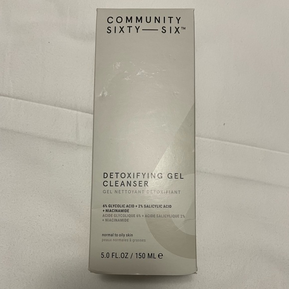Community Sixty-Six Detoxifying Gel Cleanser - Picture 1 of 2